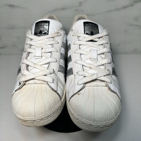 Adidas Superstar Womens Size 6 White & Silver Metallic - Picture 3 of 12
